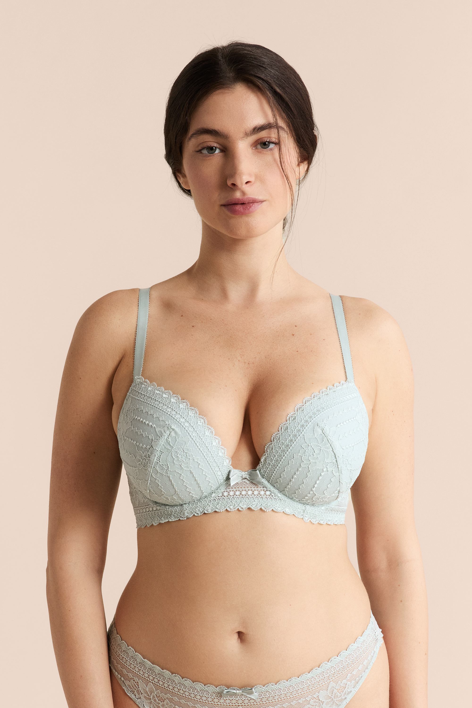 Biustonosz nr 5 - Z cienkimi miseczkami i głębokim dekoltem