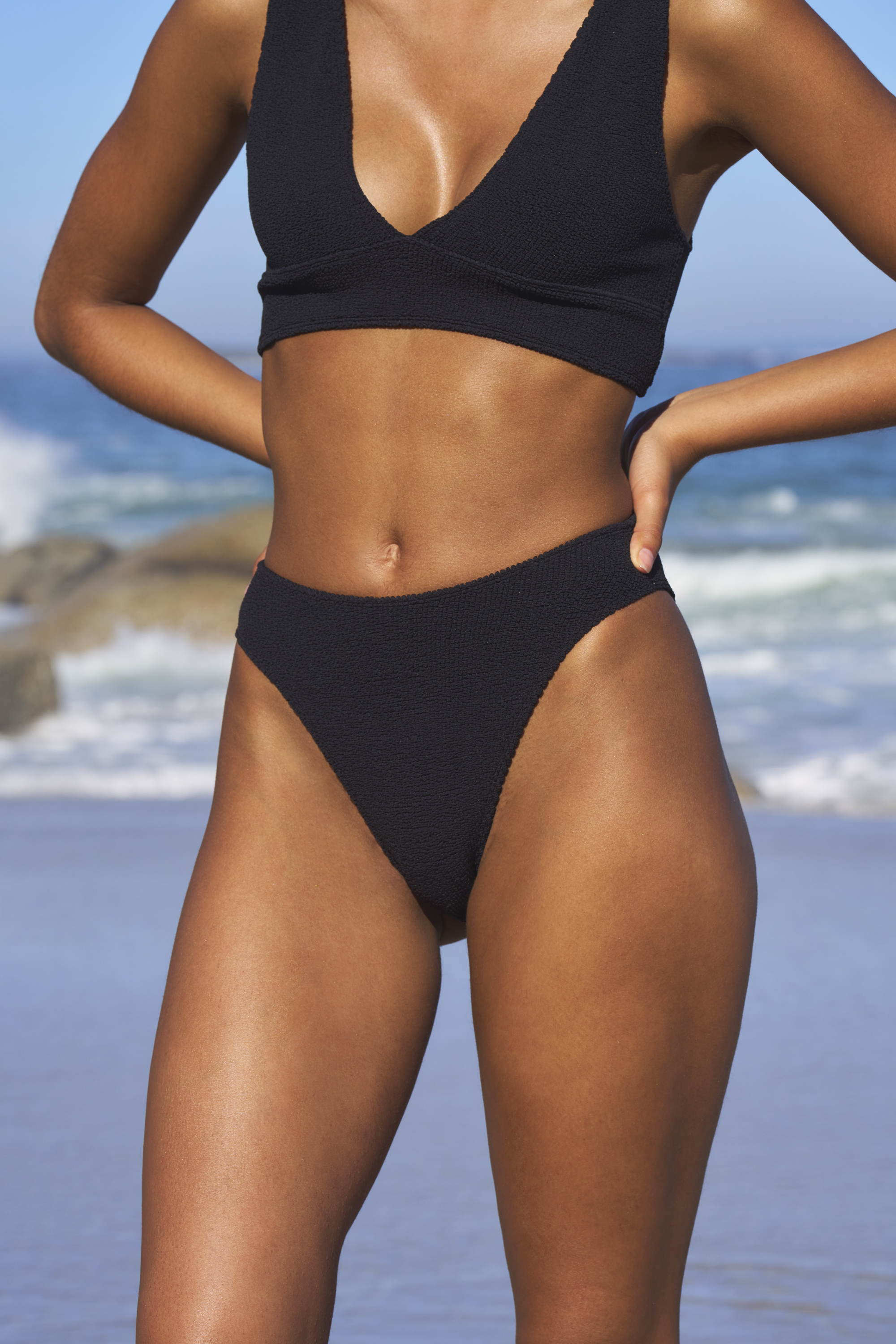 Elastyczne figi bikini z wysokim stanem
