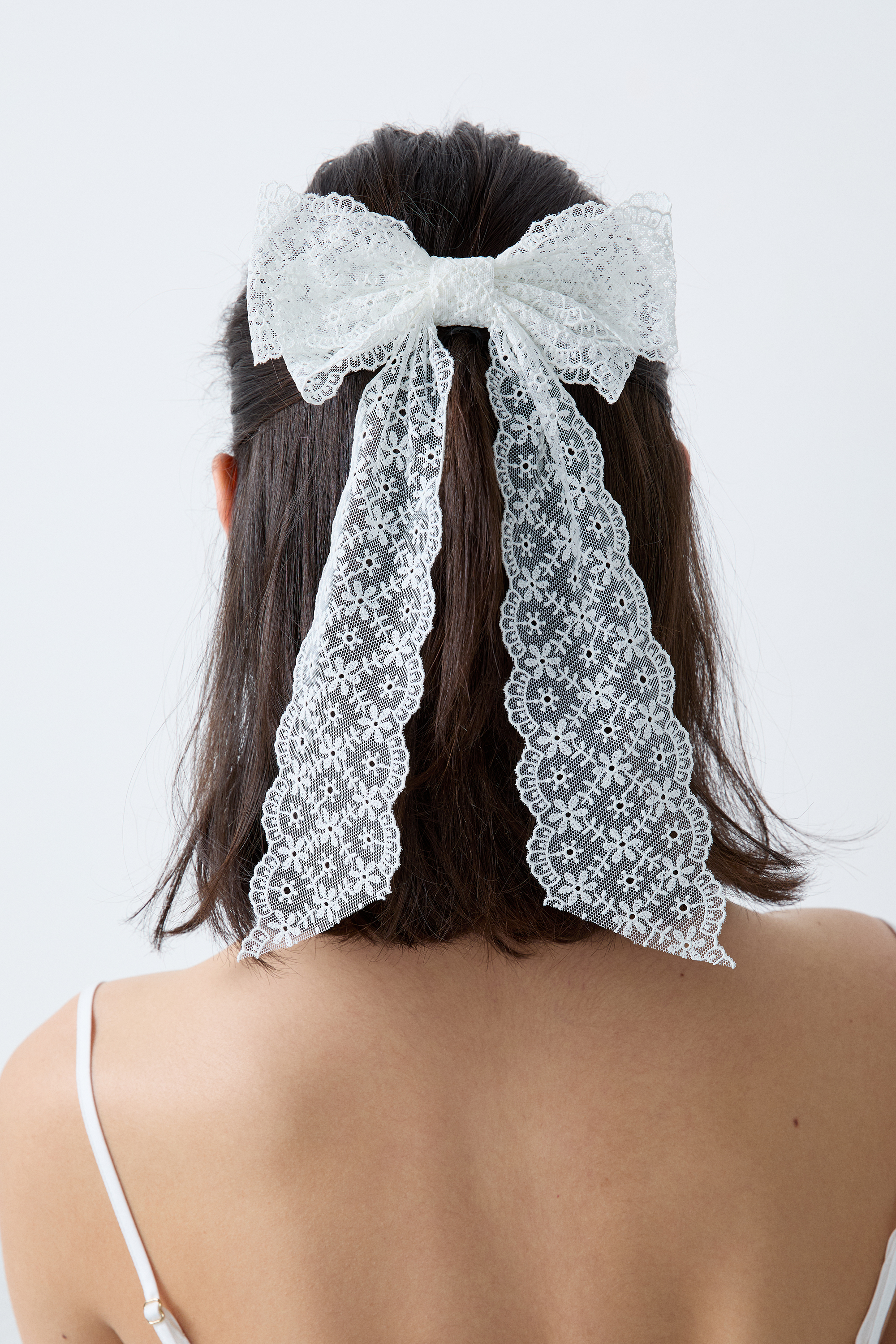 Haftowana spinka do włosów