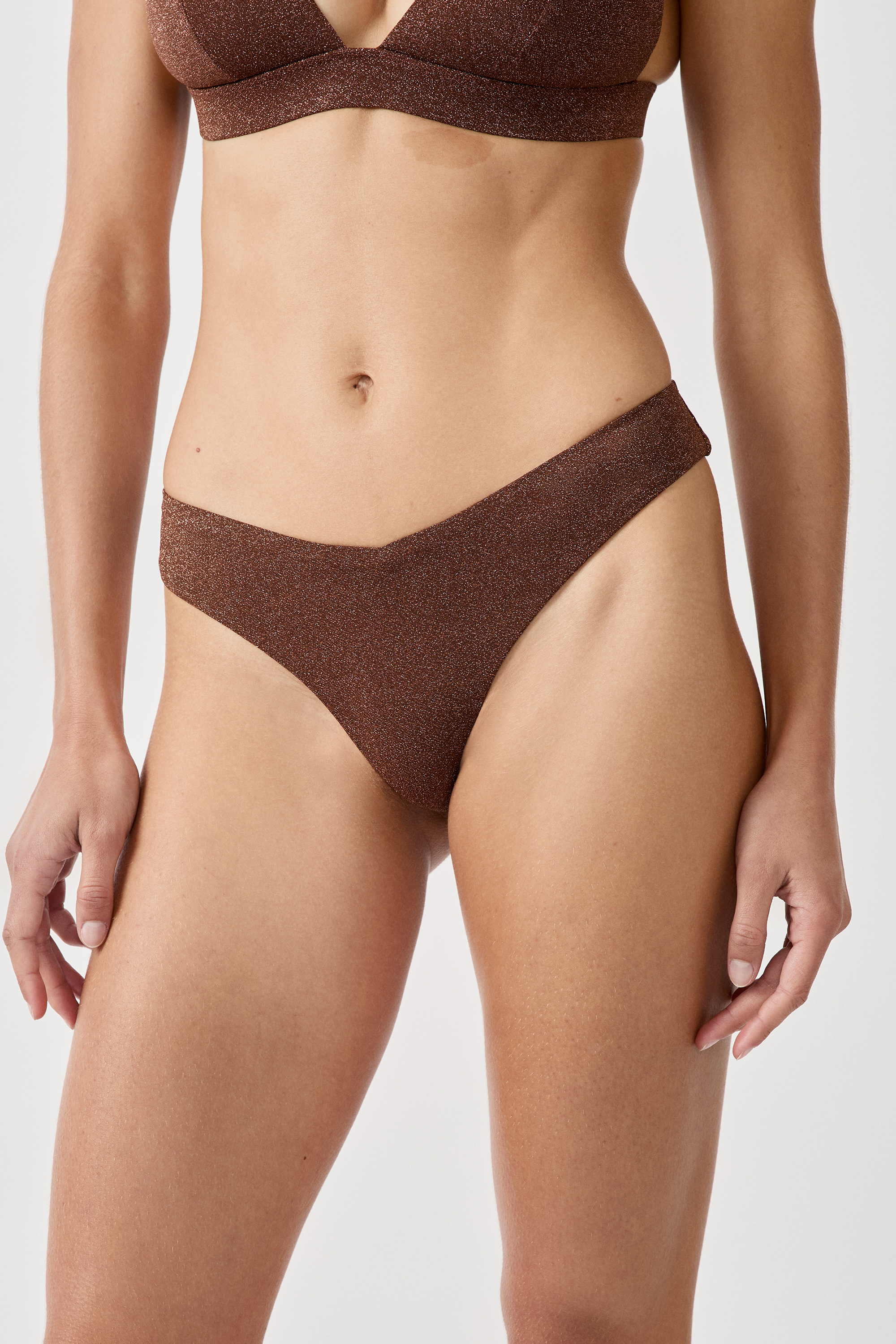 Brazyliany high leg dół od bikini opalizujący