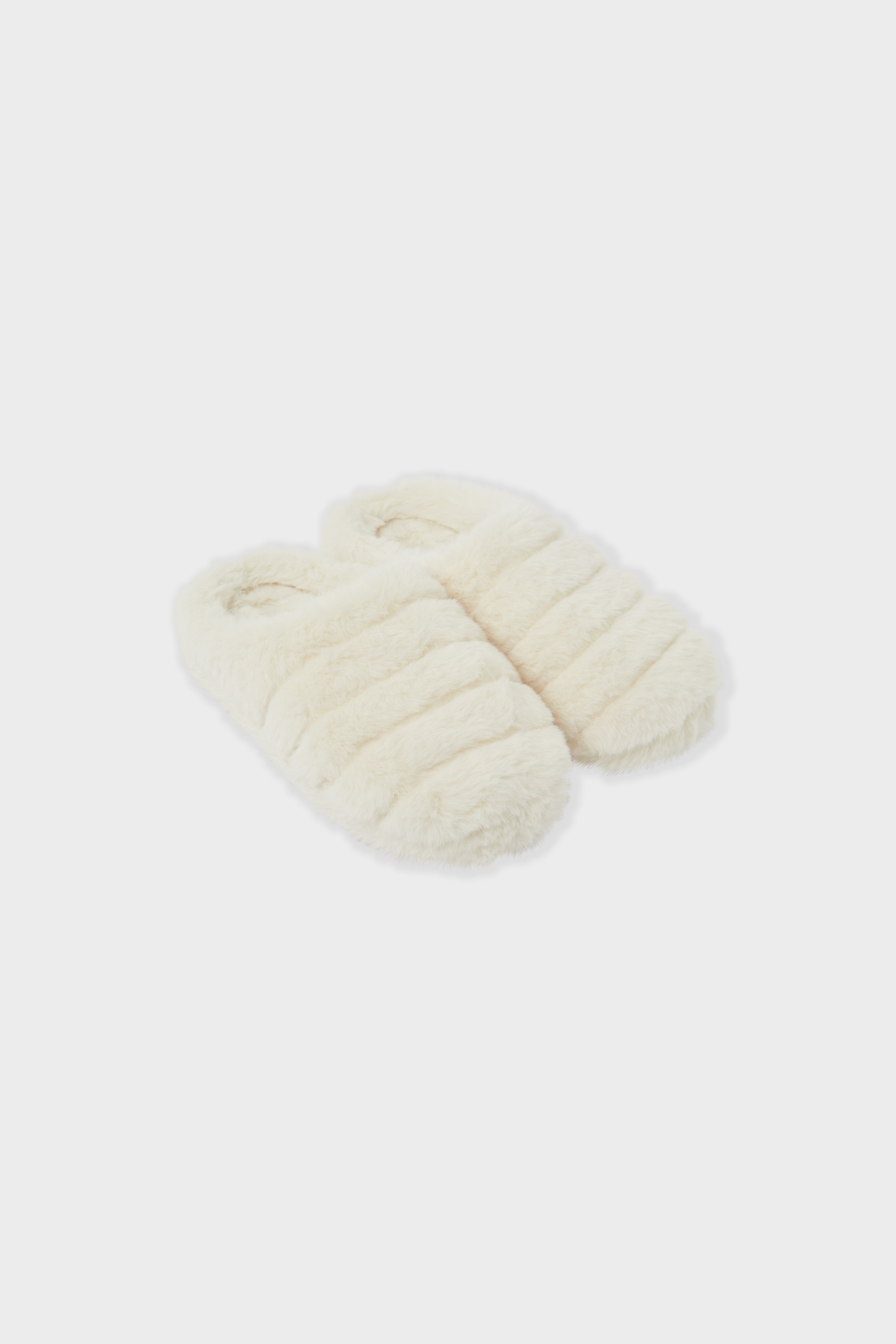 Kapcie w kształcie muli ze sztucznego futra