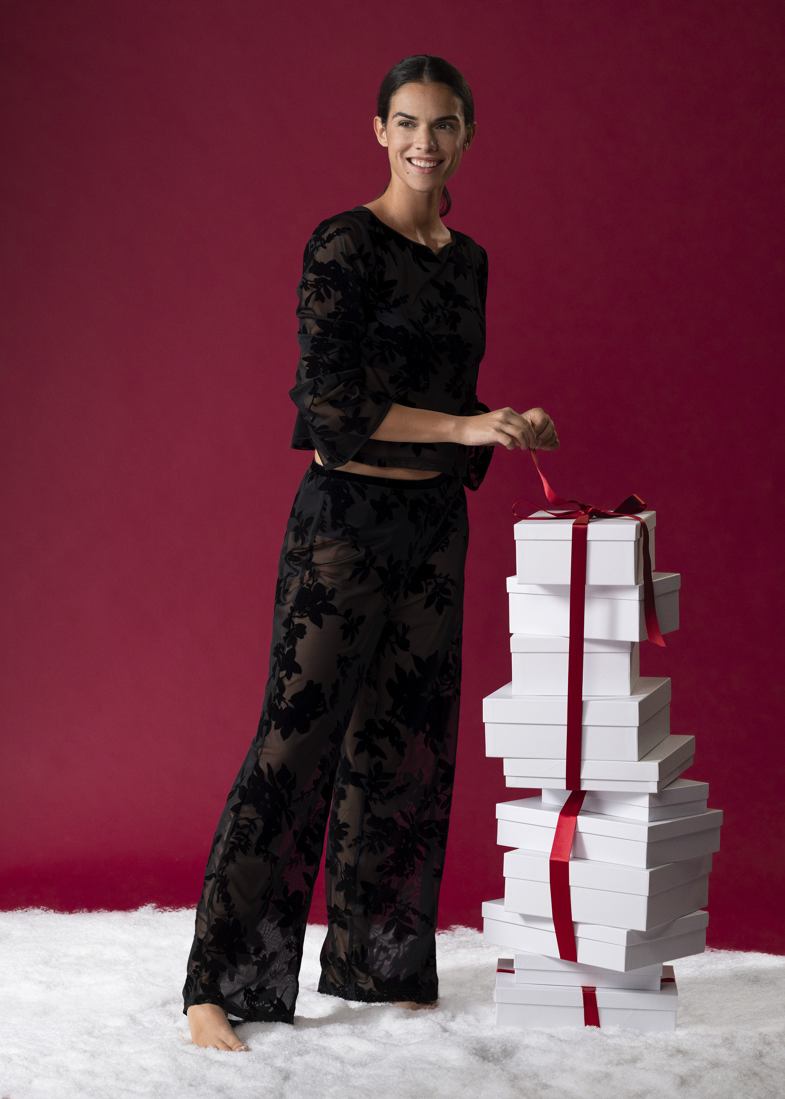 Przezroczysty top z motywem kwiatowym