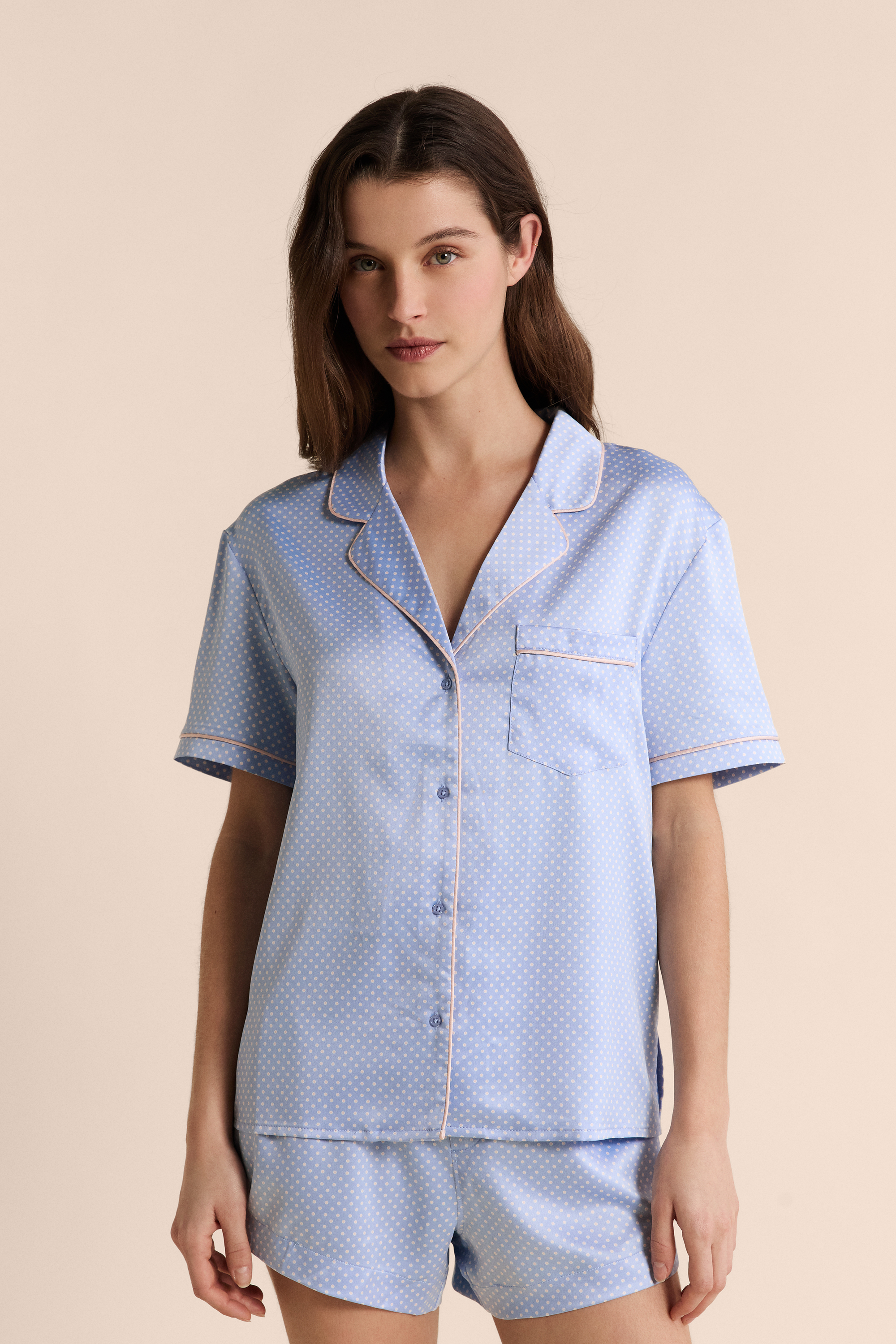 Satynowa koszula piżamowa w kropki