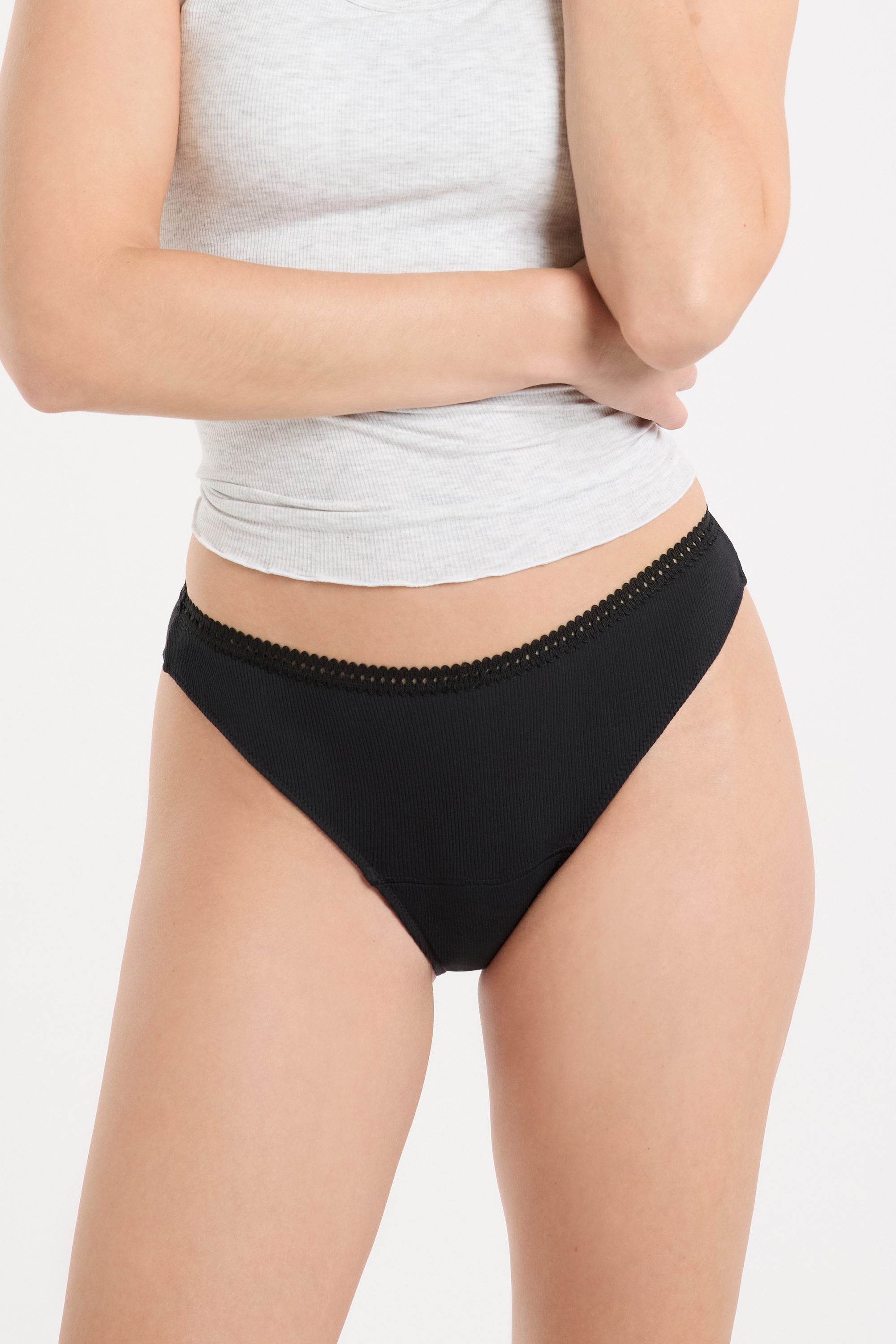 Stringi menstruacyjne - Lekkie krwawienie