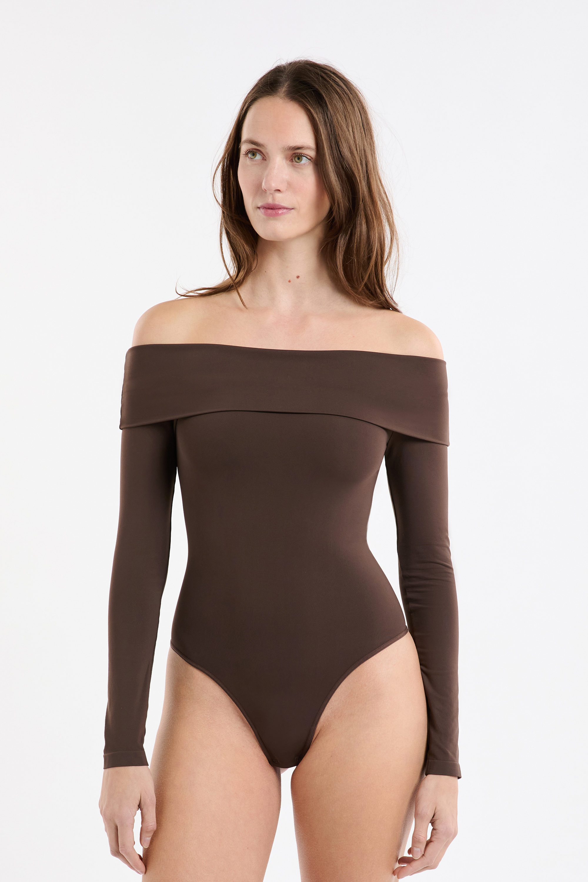 Body z odkrytymi ramionami