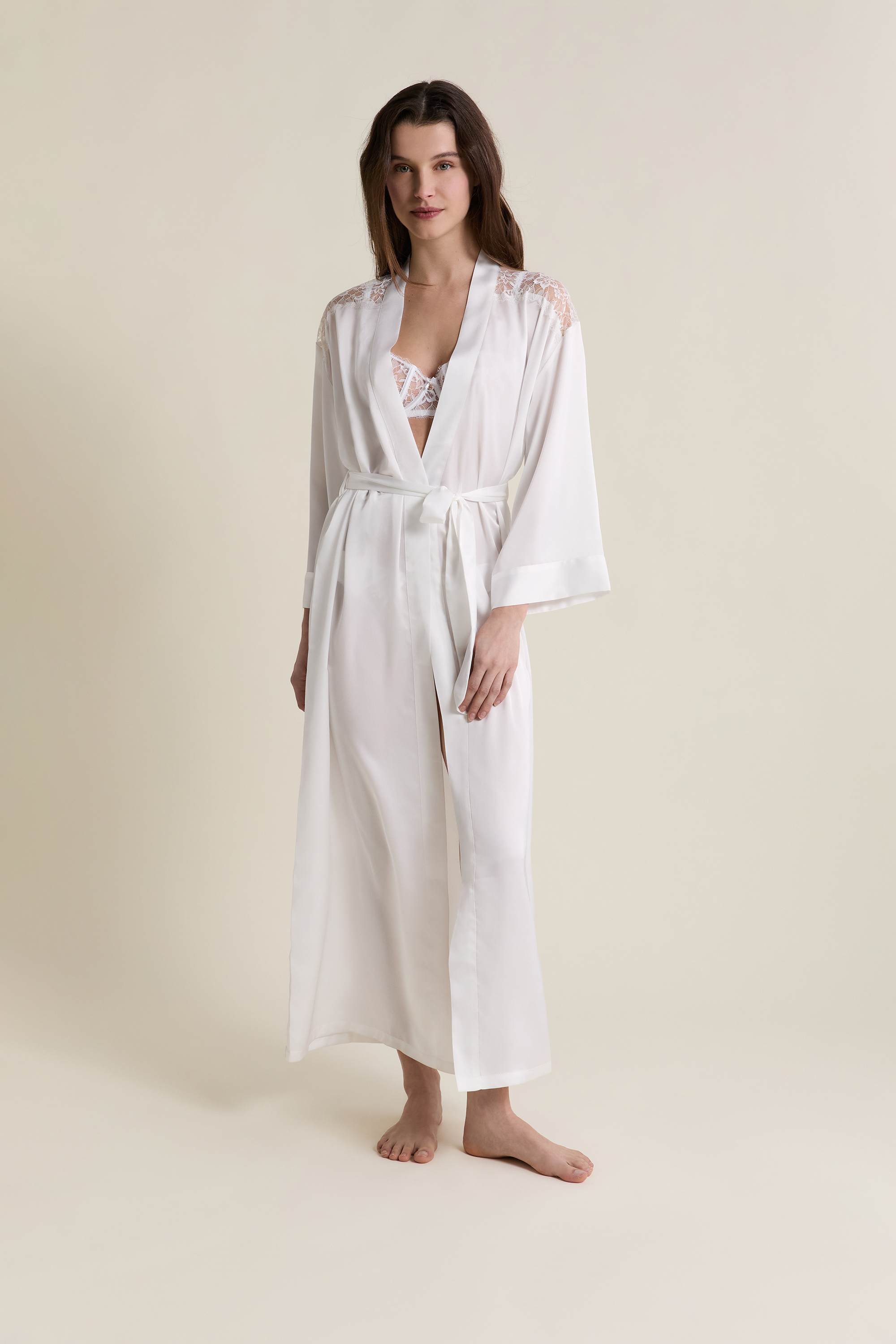 Długi satynowy szlafrok z paskiem