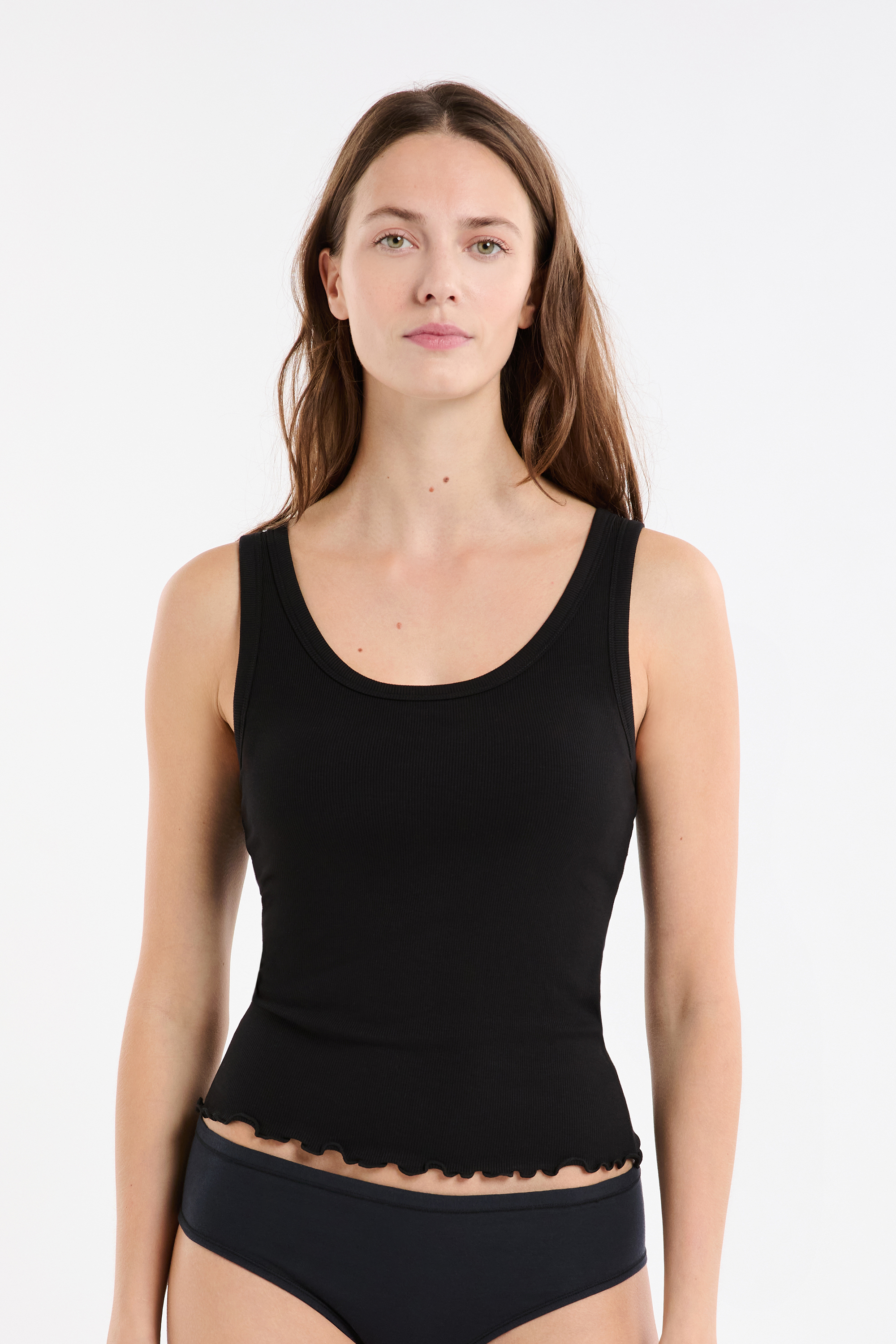 Top na ramiączkach z wbudowanym biustonoszem