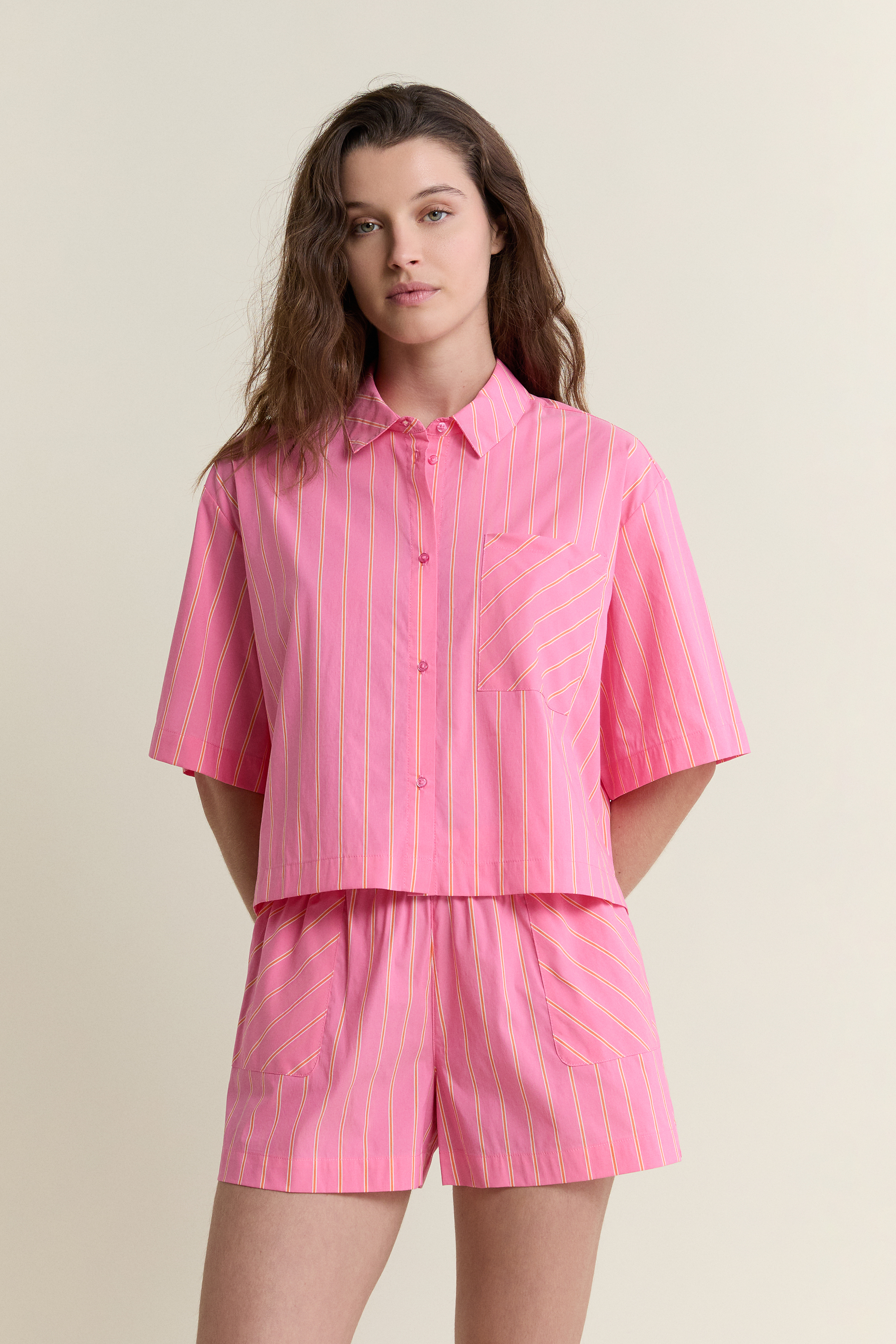 Koszula nocna z krótkimi rękawami w paski z bawełną